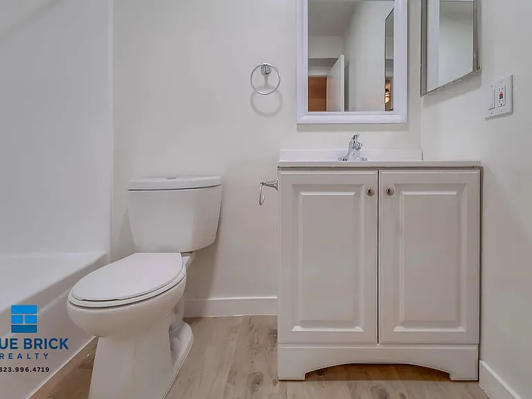14235 Vanowen St #6 — Photo 15