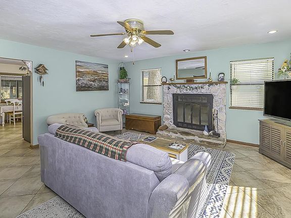 3rd image of 2923 Bay Shore Dr