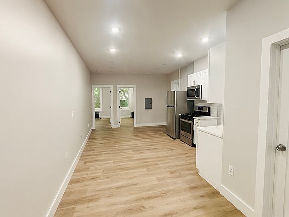 2nd image of 40 Broadway #4