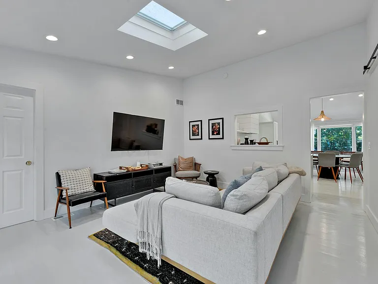 3670 Rocky Point Rd — Photo 8