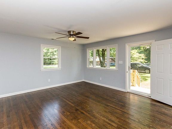 4th image of 2606 Douglas Ln