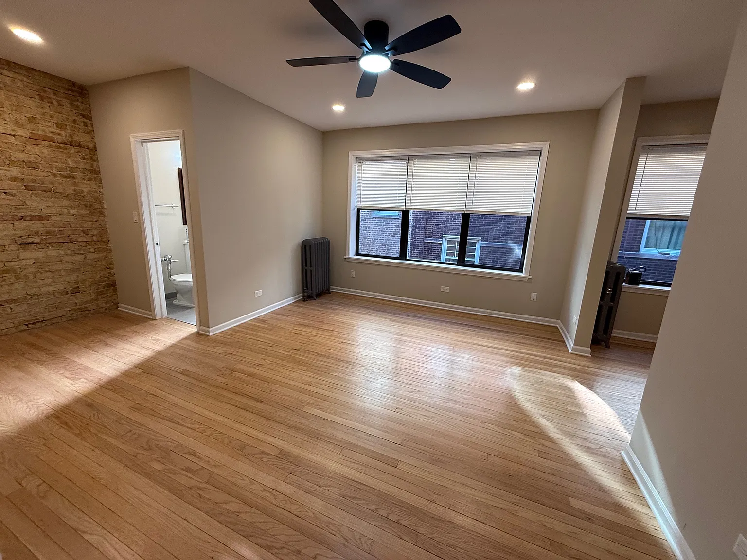 6150 N Winthrop — Photo 2
