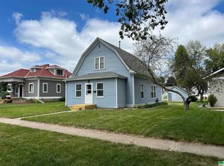 119 4th St NE, Orange City, IA 51041