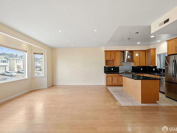 5th image of 1339 23rd Ave