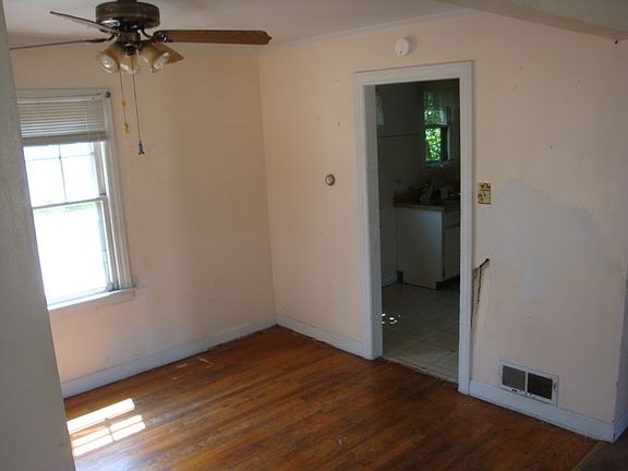 5th image of 315 Village Dr