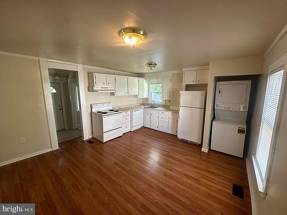 4th image of 708 Goldsborough St