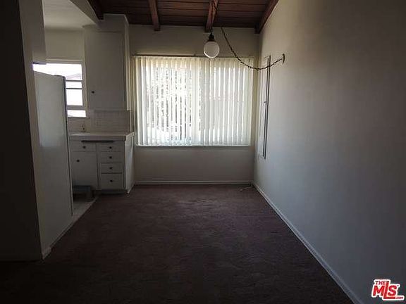 4th image of 2468 Barry Ave