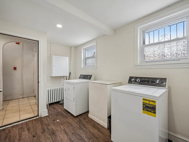 212 N 52nd St #2R — Photo 13
