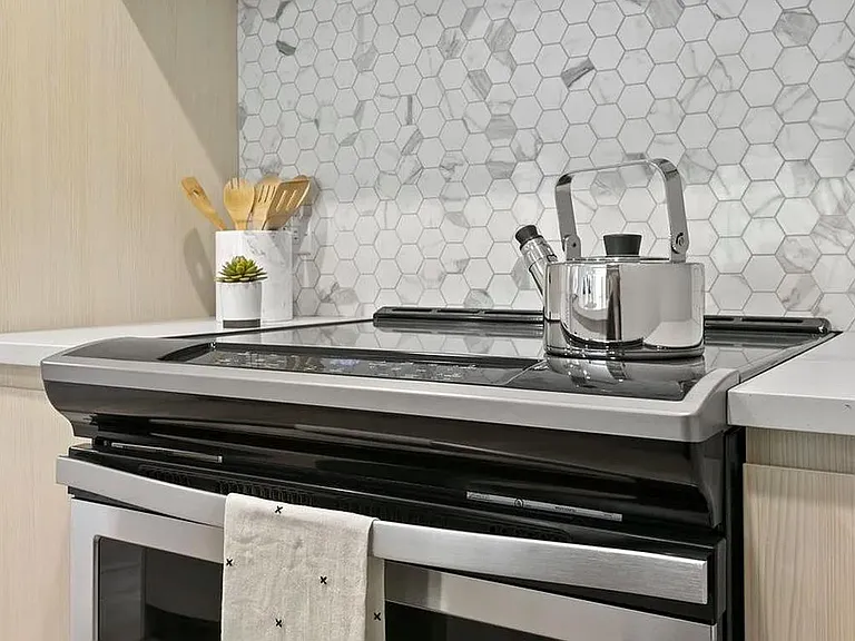 555 Waverly Ave #3G — Photo 5