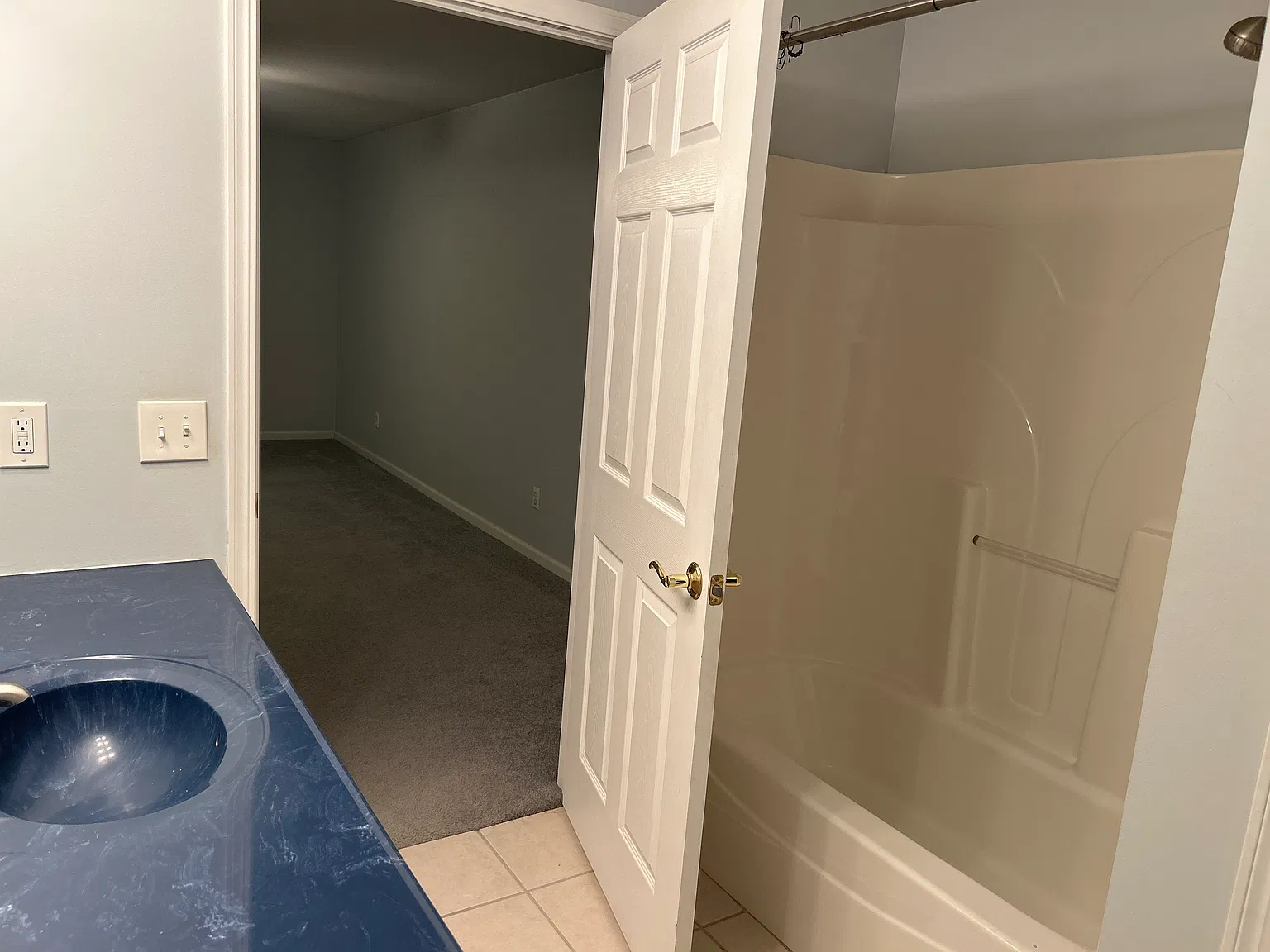 2 bed, 1300 sqft, $1,800 — Photo 2