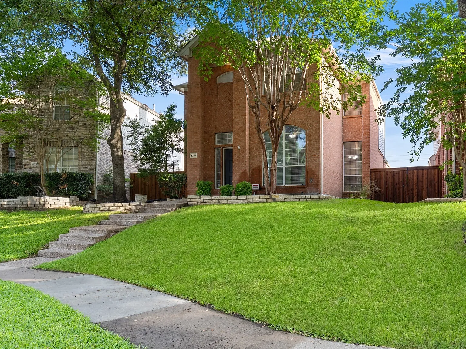 3 bed, 2.5 bath, 1919 sqft, $2,700 — Photo 3