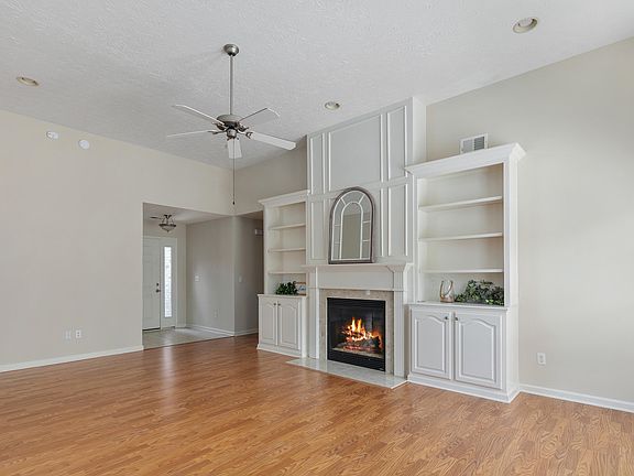 4th image of 3924 Hollyberry Ln