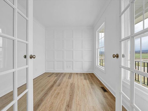 3rd image of 213 Alico Dr