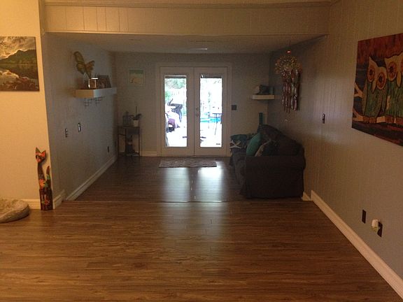 4th image of 1001 Valley Creek Dr
