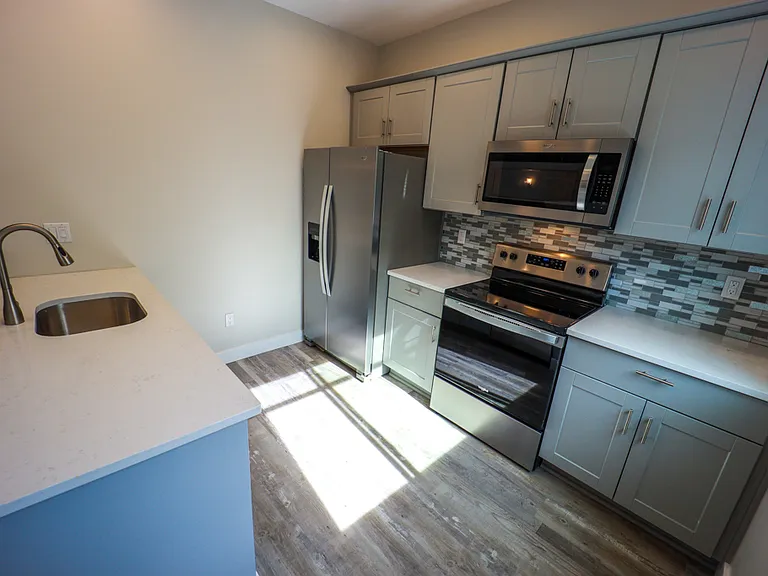 2102 Broadway Ave #1 — Photo 6
