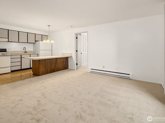 4th image of 11012 NE 68th Street #511