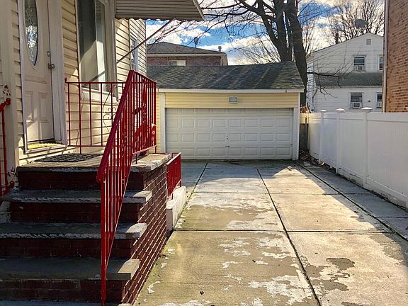 4th image of 16226 75th Avenue # First Floor