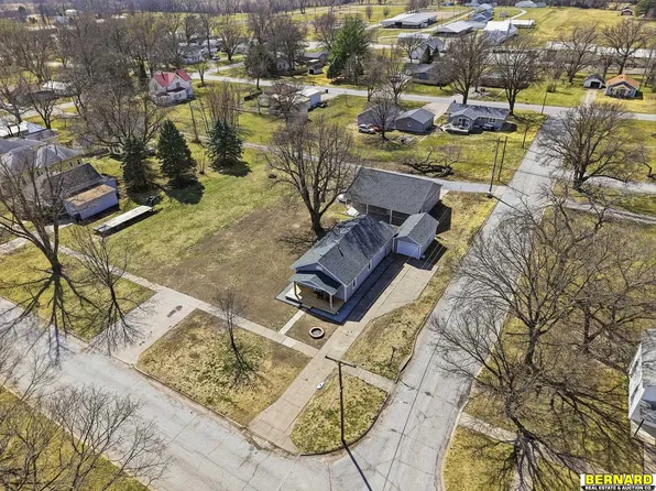 693 N 3rd St, Tecumseh, NE 68450