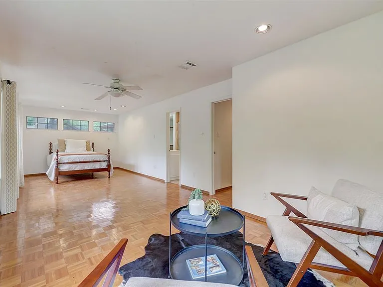805 Leonard St — Photo 20