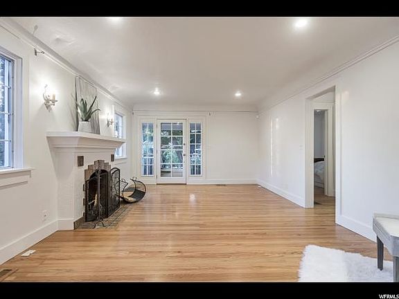 5th image of 1358 E Logan Ave