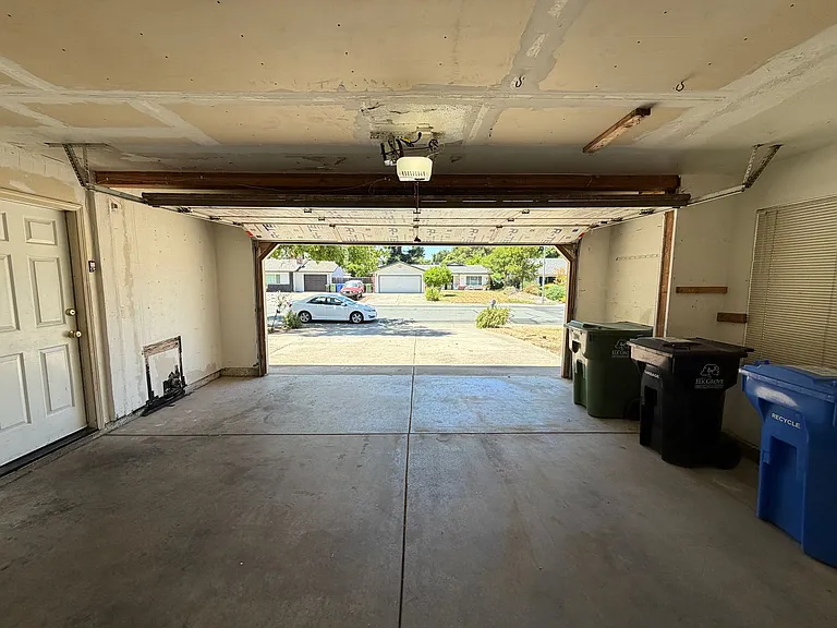 8801 Mohamed Cir — Photo 25