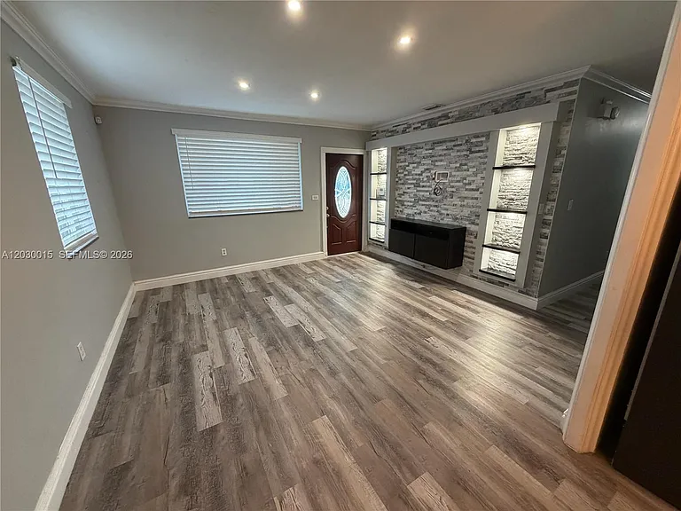 1166 W 24th St — Photo 12