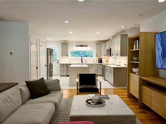 4th image of 205 Wyatt Ave