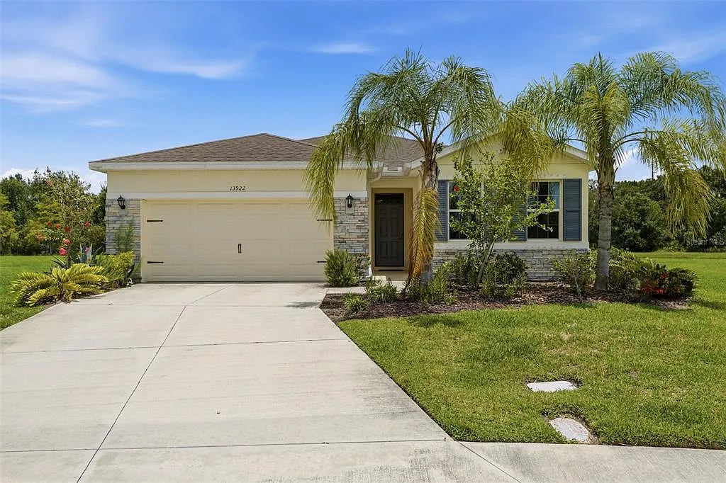 4 bed, 2.0 bath, 2047 sqft, $2,995 — Photo 2