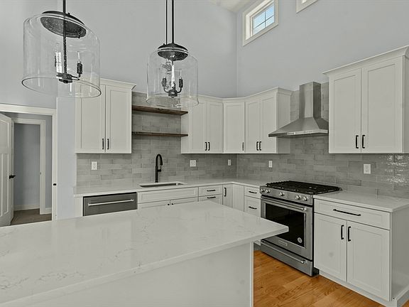 5th image of 50 Yvonne Ln