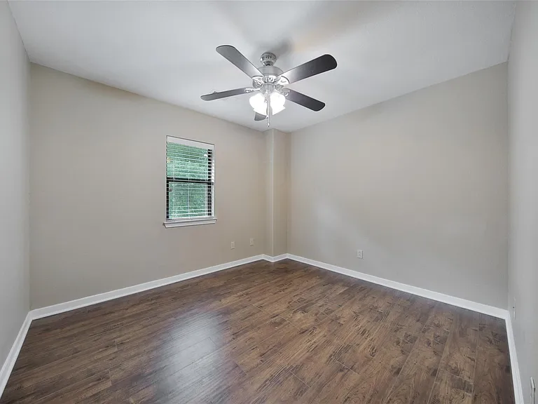 710 W Rollingwood — Photo 14
