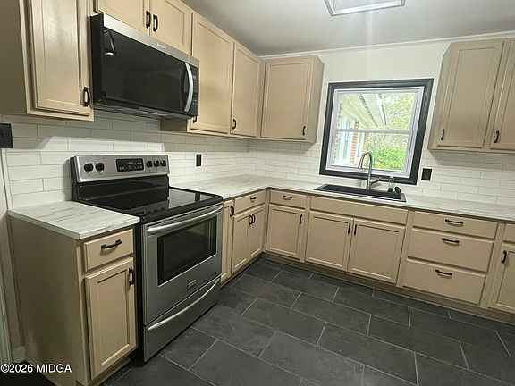 4th image of 3293 Arnwood Ave
