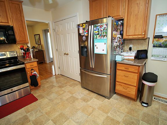 4th image of 6102 Green Haven Dr