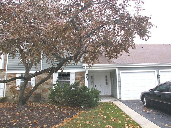 2nd image of 607 Berkley Ct Unit V1
