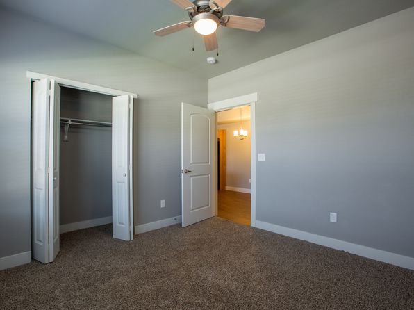 5233 Boardwalk Dr #B-102