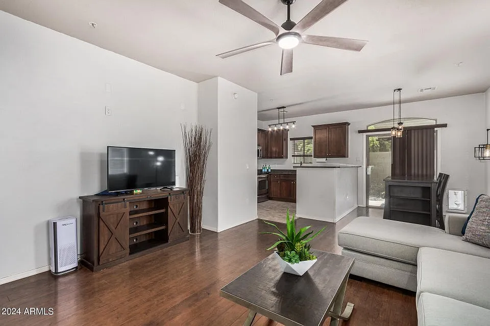 2150 W Alameda Rd #1067