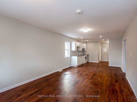2nd image of 104 Beach Rd #A