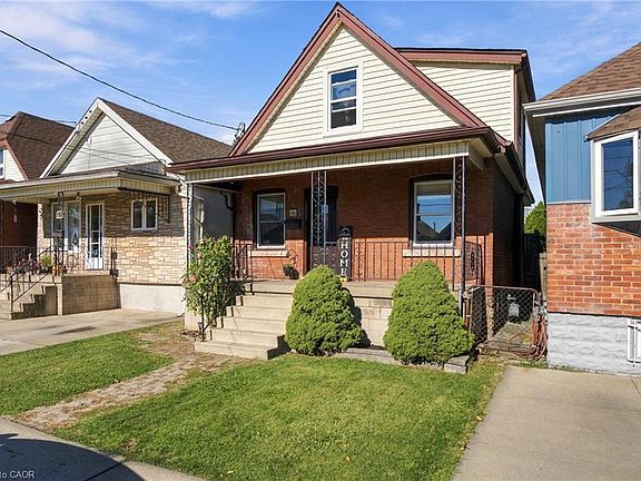 3rd image of 153 Albany Ave