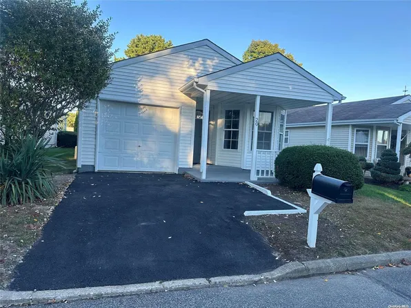 20 Dogwood Lane #20, Manorville, NY 11949