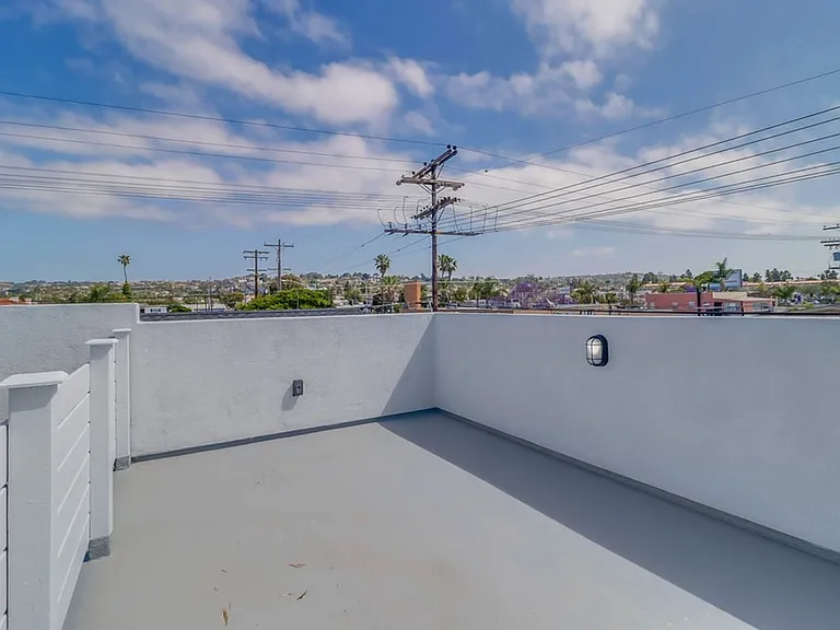 Welcome Surf House Villas E, a newly renovated luxury apartment community in the heart of Pacific... — Photo 18