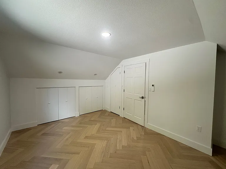 7001 E Loop Rd — Photo 33