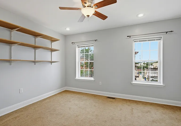 1008 W Cross St #B — Photo 12