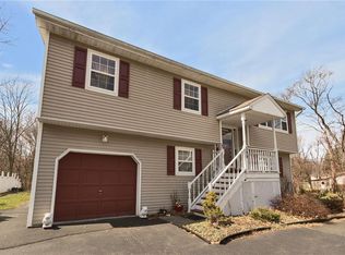 399 S Little Tor Rd, New City, NY 10956