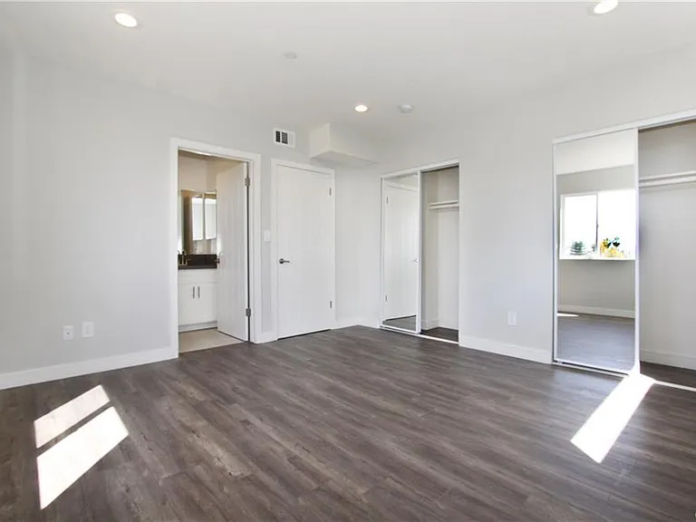 5738 Case Ave — Photo 12