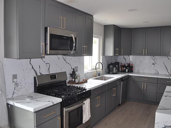 4th image of 10613 Ironwood Ave