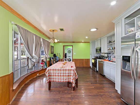 4th image of 26902 Maplewood Dr