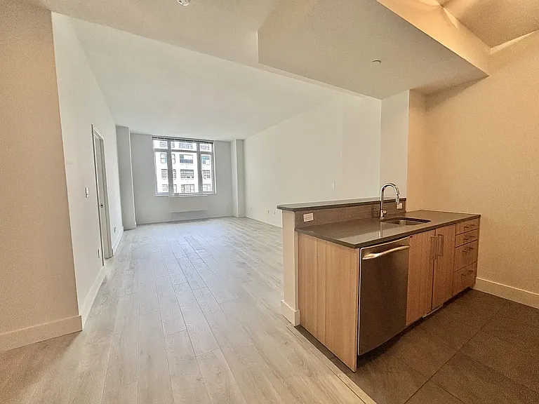229 W 60th St #5G — Photo 16