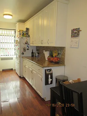 Sold by Vivian Oleen, LREB | media 3