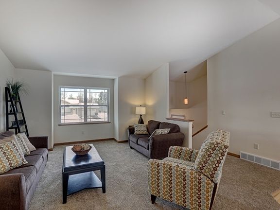 4th image of 802 Pinedale Ln