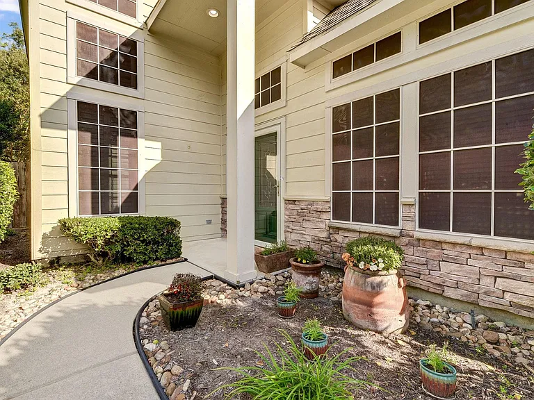 10222 Thornleaf Ln — Photo 2