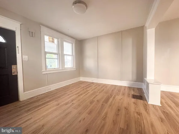 27 E Adams St, Paulsboro, NJ 08066